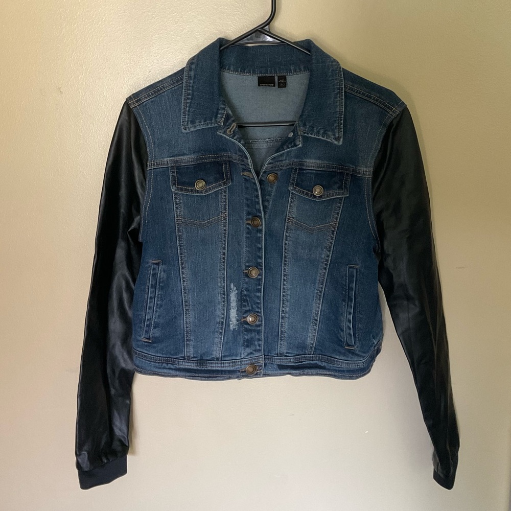 Juniors Seventeen jean jacket with faux leather sleeves, Sz L